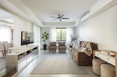 Monique Fontes, reforma, apartamento, madeira, bege, off-white, jantar, mesa
