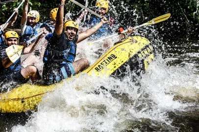 Rafting em Três Coroas - bote aleatório. Matéria para caderno Viagem
