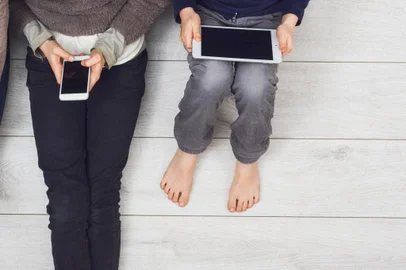  digital tablet and smartphone familyFonte: 144956198