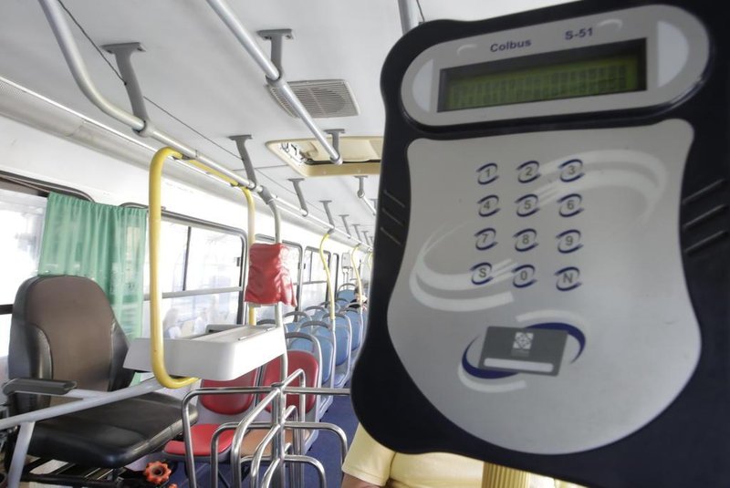  NOVO HAMBURGO - BRASIL - Ônibus sem cobrador.Reportagem faz levantamento das cidades da Região Metropolitana que utilizam ônibus sem cobradores.(FOTO: LAURO ALVES/AGENCIA RBS)