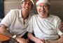 Vô com Alzheimer decora música do neto em Porto Alegre e viraliza nas redes