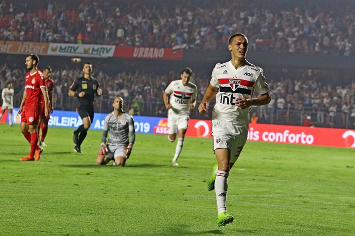 Internacional vence São Paulo no Morumbi e vai à final do