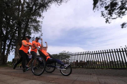  CAXIAS DO SUL, RS, BRASIL, 22/11/2019 - Projeto social que permite a PCD´s participarem de provas de corrida em Caxias do Sul. Série integrada Rede Social. (Marcelo Casagrande/Agência RBS)