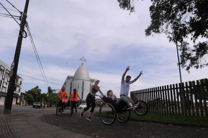  CAXIAS DO SUL, RS, BRASIL, 22/11/2019 - Projeto social que permite a PCD´s participarem de provas de corrida em Caxias do Sul. Série integrada Rede Social. (Marcelo Casagrande/Agência RBS)