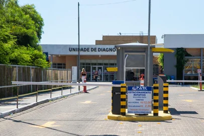  Hospital da Restinga começa a cobrar por estacionamento. (OMAR FREITAS / AGÊNCIA RBS)Indexador: NGS