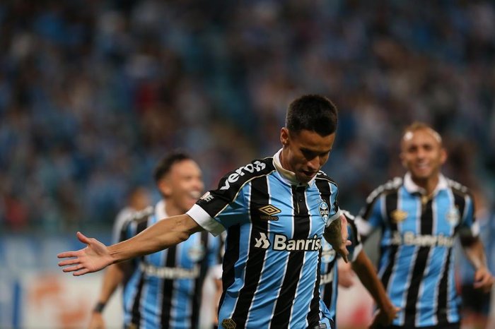 Grêmio pode superar R 280 milhões com vendas de atacantes vindos da base; relembre os negócios
