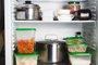 Open refrigerator with food in kitchen. Stocks of food for next mealtimeGeladeira,  recipientes, panelas, jarras, prateleiras da geladeira.(Foto:  sotnikova_vera / stock.adobe.com)Fonte: 260809739