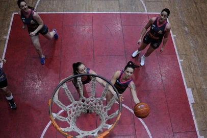  CAXIAS DO SUL, RS, BRASIL, 31/10/2019 - A equipe feminina do Caxias do Sul Basquete/Recreio da Juventude joga pela última rodada do Estadual da modalidade no Ginásio do Vascão, neste sábado (2). Após 10 anos, um jogo do Gaúcho Adulto ocorre na cidade. (Marcelo Casagrande/Agência RBS)