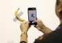 Artista come banana vendida por US$ 120 mil como obra de arte