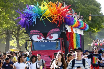  PORTO ALEGRE, RS, BRASIL 08/12/2019 - Tradicional evento que marca o aniversário de 50 anos do Levante de Stonewall celebra a comunidade LGBT+. (FOTO: ROBINSON ESTRÁSULAS/AGÊNCIA RBS)
