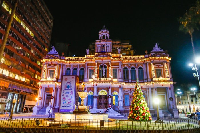 Iluminação e enfeites espalham clima de Natal em Porto Alegre | GZH