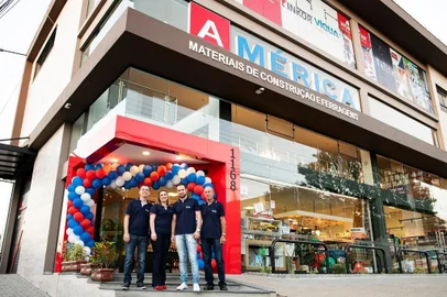 Inauguração da terceira loja da América Materiais de Construções em Caxias do Sul. 