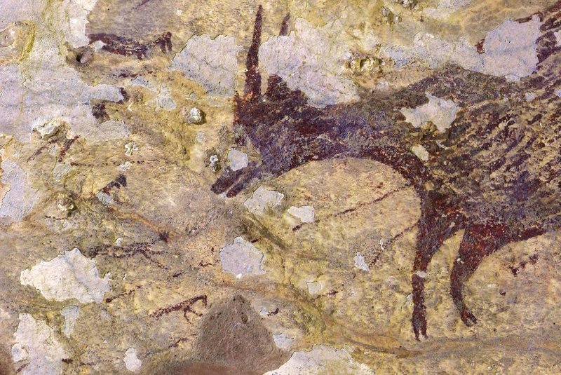  This handout photography releases by Griffith University on December 11, 2019, shows cave art inside Bulu Sipong 4, Sulawesi, Indonesia. - A hunting scene painted 44,000 years ago, the oldest known to date, whose half-human, half-animal representations suggest a successful artistic culture, or even the beginnings of a religion, was discovered in a prehistoric cave in Indonesia, has been revealed in a study on December 11. (Photo by RATNO SARDI / GRIFFITH UNIVERSITY / AFP) / RESTRICTED TO EDITORIAL USE - MANDATORY CREDIT AFP PHOTO/RATNO SARDI/GRIFFITH UNIVERSITY  - NO MARKETING - NO ADVERTISING CAMPAIGNS - DISTRIBUTED AS A SERVICE TO CLIENTSEditoria: ACELocal: NORTH SULAWESIIndexador: RATNO SARDISecao: human scienceFonte: GRIFFITH UNIVERSITYFotógrafo: STR<!-- NICAID(14355717) -->