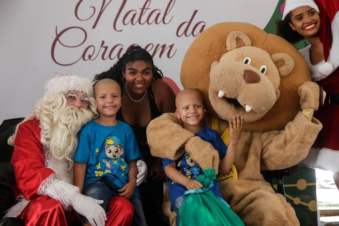 Gêmeos na Festa de Natal do ICI