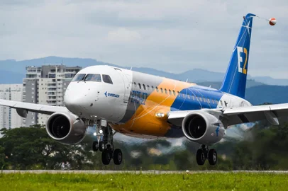 Primeiro jato E175-E2 da Embraer completa voo inaugural