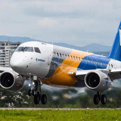  Primeiro jato E175-E2 da Embraer completa voo inaugural