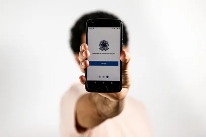  PORTO ALEGRE, RS, BRASIL - 25/09/2019Aplicativo da Carteira de Trabalho Digital