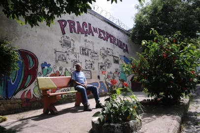  CAXIAS DO SUL, RS, BRASIL (13/12/2019)Projeto recupera espaço degradado no Bairro Euzébio Beltrão de Queiróz. A praça da esperança foi revitalizada pelos moradores do bairro. Na foto, morador do bairro Plácido Pereira de Jesus. (Antonio Valiente/Agência RBS)