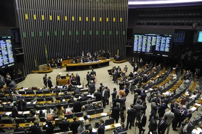 plenário congresso senado 17/12