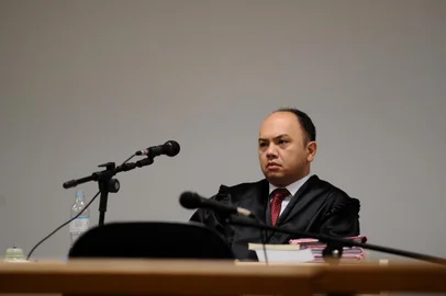  CAXIAS DO SUL, RS, BRASIL (12/12/2019)Julgamento de paulo Edson Chaves Braga pelo assassinato de um parceiro de crime em 2016. Na foto, Juiz Max Akira Senda de Brito.  (Antonio Valiente/Agência RBS)