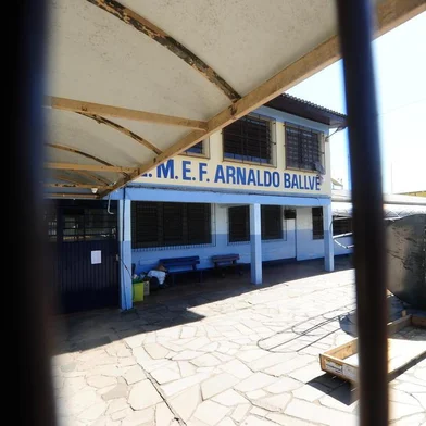  CAXIAS DO SUL, RS, BRASIL, 23/12/2019. Escola Municipal de Ensino Fundamental (Emef) Arnaldo Ballvê, no bairro Santa Lúcia, em Caxias, sofreu três invasões em pouco mais de uma semana. Em duas delas foram levados objetos da obra em andamento e da escola. (Porthus Junior/Agência RBS)
