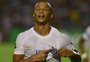 Interessado em Carlos Sánchez, Grêmio observa conversas do volante com o Santos