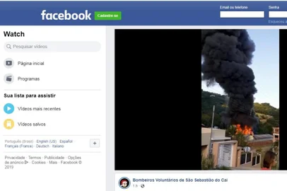 Um incêndio de grandes proporções está mobilizando os bombeiros de município do Vale do Caí nesta quarta-feira (25). As chamas teriam começado em um pavilhão de armazenamento de uma fábrica de plástico em Feliz por volta das 18h. Uma espessa fumaça preta pode ser vista no local, como mostram imagens registradas por moradores.