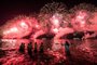  TOPSHOTSPeople react to the fireworks on the new years celebration at Copacabana beach in Rio de Janeiro, Brazil, on January 1, 2014. AFP PHOTO / YASUYOSHI CHIBAEditoria: LIFLocal: Rio de JaneiroIndexador: YASUYOSHI CHIBASecao: Holiday or vacationFonte: AFPFotógrafo: -<!-- NICAID(10099992) -->