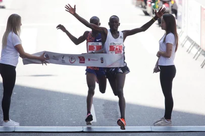  São Paulo SP 31 12 2019 Chegada masculina na São Silvestre de surpresa de Kibiwott Kandie, que ultrapassou Jacob Kiplimo nos últimos segundos da São Silvestre. Foto Paulo Pinto /Fotos PublicasIndexador: Paulo Pinto