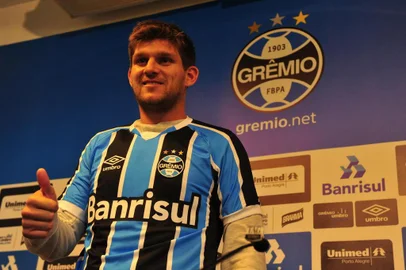  PORTO ALEGRE, RS, BRASIL, 19-07-2016- Treino do Grêmio com apresentação de Kannemann, novo jogador. FOTO ADRIANA FRANCIOSI, AGENCIA RBS