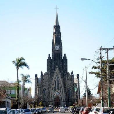  CANELA, RS, BRASIL, 04/07/2016. As cidades da Serra Gaúcha se preparam para receber a Tocha Olímpica nesta semana. A tocha, que entrou no estado por Erechim, começa o percurso na Serra passando por Gramado, Canela e Nova Petrópolis, para depois seguir por Caxias do Sul. Em Canela, a Catedral da cidade será o local de uma descida de rapel com a tocha. (Diogo Sallaberry/Agência RBS)