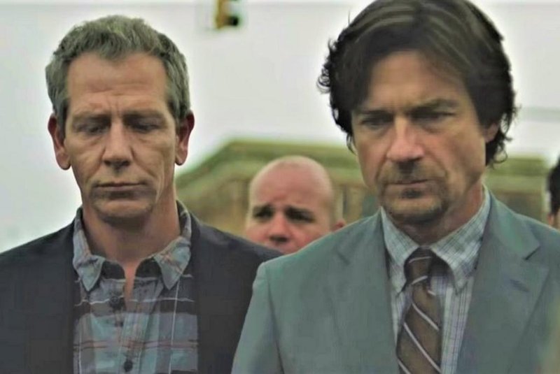 Jason Bateman and Ben Mendelsohn in The Outsider (2020)