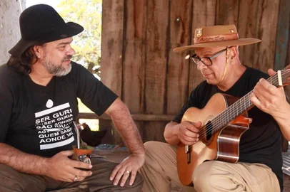 Maxsoel Bastos de Freitas e Jaime Ribeiro<!-- NICAID(14378471) -->