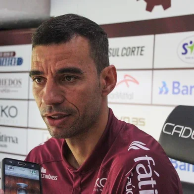  Meia Diogo Oliveira foi apresentado pelo Caxias