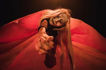 Espetáculo 2068, do grupo Máscara EnCena.