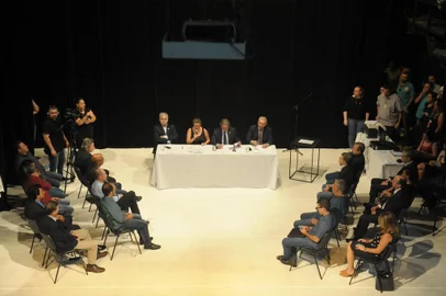 Na Casa da Cultura, vereadores votam na eleição indireta para prefeito de Caxias, após cassação de Daniel Guerra