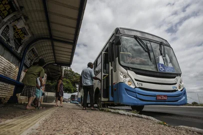  VIAMAO, RS, BRASIL - 2020.01.08 - O TCE-RS produziu um estudo sobre o transporte público na região metropolitana. Eles comparam vários itens, conforme informações dos próprios municípios, como base os anos de 2015 e 2019. Viamão chama a atenção, pois perdeu um volume alto de passageiros, tem a maior tarifa da região metropolitana, a frota é uma das mais velhas e só tem 75% da frota com acessibilidade. (Foto: André Ávila/ Agência RBS)Indexador: Andre Avila
