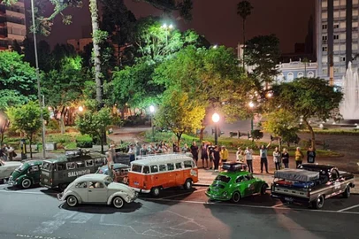 A Fuscatacama, como foi denominada a aventura, reunirá 26 pessoas e dez relíquias: quatro fuscas, três kombis, uma caminhonete Ford F-100, uma Ford F-1000 e uma Belina. Com saída da Praça Dante Alighieri, pelos próximos 20 dias, o grupo irá percorrer quase 8 mil quilômetros em uma jornada por Argentina, Chile, Bolívia e Brasil.