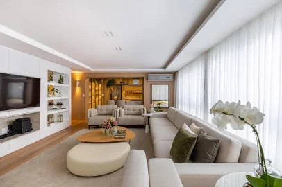 Luciana Stefani, apartamento, reforma, painel, cozinha, living, madeira, lareira<!-- NICAID(14377814) -->