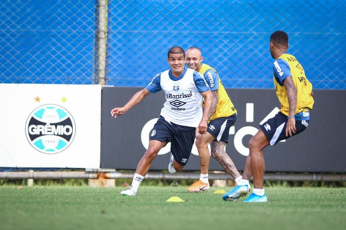 Grêmio tem conversas para emprestar lateral-direito da base para clube paulista