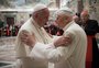 Estudiosos avaliam o papel incômodo de um papa emérito no Vaticano