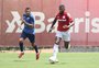 Coudet esboça time do Inter com garotos no ataque e novidades nas laterais e no gol