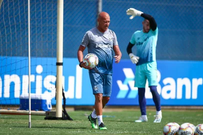 LUCAS UEBEL / GREMIO FBPA Pre-Temporada Gremio 2020RS - FUTEBOL/ PRE-TEMPORADA GREMIO 2020 - ESPORTES - Jogadores do Gremio realizam treinamento com bola durante a manha desta sexta-feira, na Pre-Temporada Umbro 2020. FOTO: LUCAS UEBEL/GREMIO FBPAEditoria: SPOIndexador: Lucas UebelSecao: futebolFonte: Gremio.netFotógrafo: Gremio