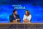 Paulo Vieira e Renata Gaspar no cenário de Fora de Hora, novo programa humorístico das noites de terça-feira na Globo, satirizando o telejornal<!-- NICAID(14390850) -->
