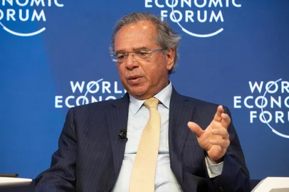  Paulo Guedes, Minister of Economy of Brazil, speaking at the ¿Shaping the Future of Advanced Manufacturing¿ at the World Economic Forum Annual Meeting 2020 in Davos-Klosters, Switzerland, 20 January. Congress Centre - Aspen 2. Copyright by World Economic Forum/Christian ClavadetscherLocal: DavosIndexador: christian clavadetscher<!-- NICAID(14393785) -->