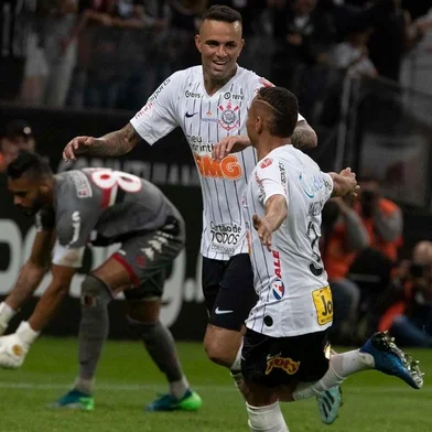 Com gol de Luan, Corinthians goleia o Botafogo-SP na estreia do campeonato paulista<!-- NICAID(14397023) -->