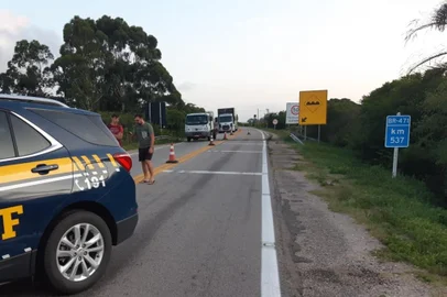 bloqueio na br-471<!-- NICAID(14397052) -->