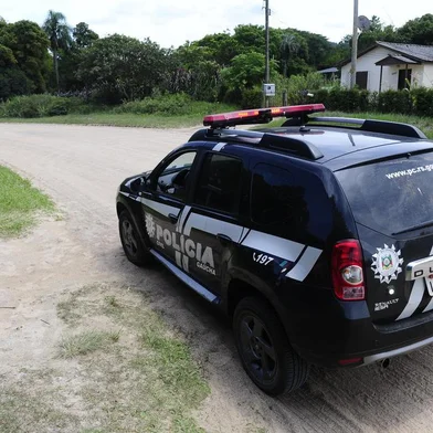  PORTO ALEGRE, RS, BRASIL, 27/01/2020- Casal e filho foram baleados após discussão de trânsito no domingo, no Bairro Lami. Na foto - Local onde o carro estava estacionado, antes do  acidente. (FOTOGRAFO: RONALDO BERNARDI / AGENCIA RBS)