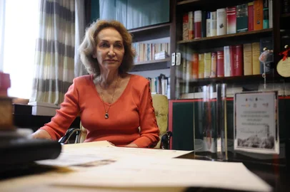 CAXIAS DO SUL, RS, BRASIL (16/01/2020)A professora caxiense, pesquisadora de dialetos italianos no Brasil, Vitalina Maria Frosi, recebeu em dezembro de 2019 um prêmio em Belluno, na Itália. Este foi o terceiro reconhecimento que ela ganhou no país de origem dos imigrantes que povoaram os 83 distritos da região pesquisados entre 1973 e 1983. (Antonio Valiente/Agência RBS)