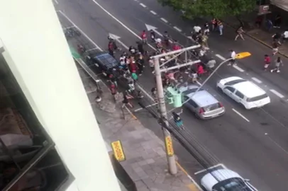 Guarda Municipal promete intensificar ações aos finais de semana após tumulto com jovens no centro de Caxias do Sul.